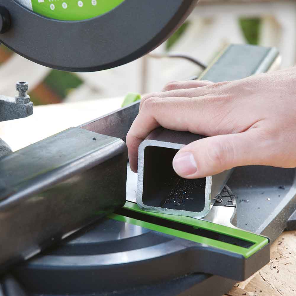 Evolution F210CMS 210mm Kapp- und Gehrungssäge mit TCT-Multi-Material-Sägeblatt